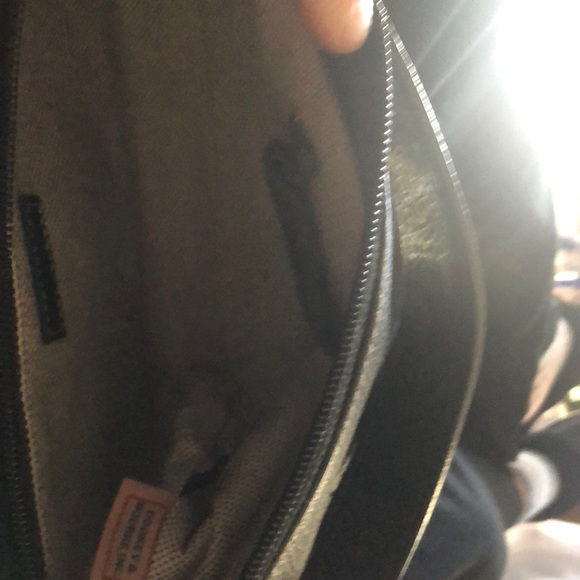 Vintage Dooney and Bourke black shoulder bag. - Picture 3 of 7